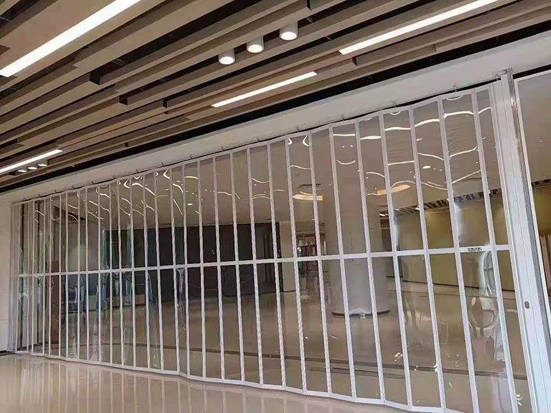 大中小型折叠门安装
